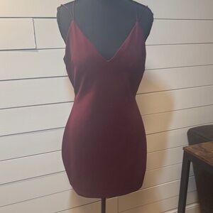 Windsor Women's Night like this Burgundy Dress with V-Neck Size Medium